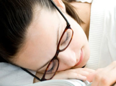 Ngủ gật ban ngày là dấu hiệu của những bệnh gì?