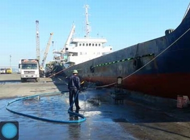 Tàu Bình Minh 136 cập cảng đưa 8 ngư dân bị nạn về đất liền an toàn