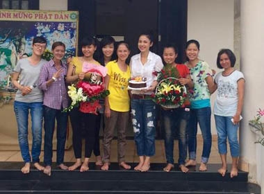 Sinh nhật giản dị đến khó tin của Người đẹp Tây Đô Việt Trinh
