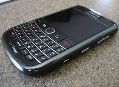 Blackberry 9650 nhập Mỹ giá chỉ 1,3 triệu đồng!