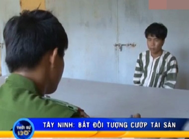 'Cưa' cô em không đổ, giở trò hiếp dâm cô chị