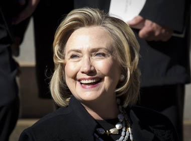 Bà Hillary Clinton lấy 300.000 USD/bài phát biểu