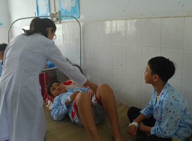61 học sinh nhập viện sau khi tiêm vắc-xin ở Gia Lai 