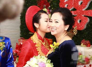 Nhan sắc xinh đẹp của mẹ vợ Lam Trường gây chú ý