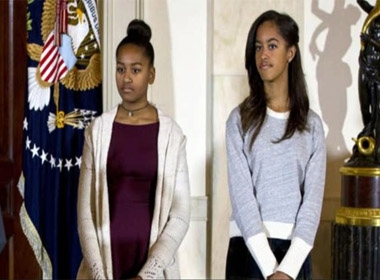 Hai án nữ nhà Tổng thống Obama, Malia, 16 tuổi và Sasha, 13 tuổi