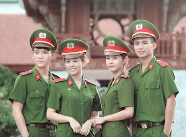 Nam sinh cảnh sát giao thông nổi tiếng trên mạng