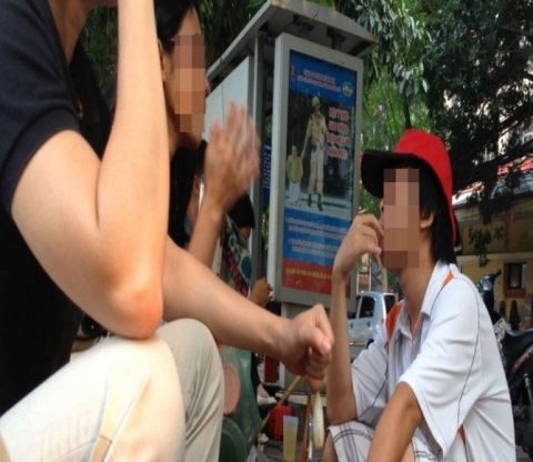 Cuộc tiếp xúc trao đổi, ngã giá với sinh viên tại một trường đại học trên địa bàn Hà Nội.