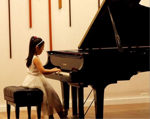 Khi nước mắt 'thiên tài' nhỏ trên phím đàn (Ảnh minh hoạ)