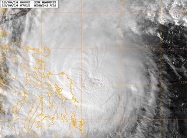 Siêu bão Hagupit: Siêu bão suy yếu khi vào biển Đông