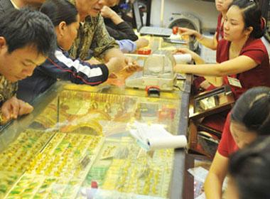 Cuối năm rối ruột tiền thừa vì vàng, đô quá ỉu