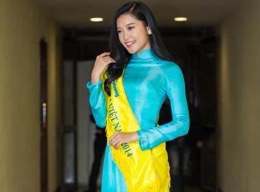 Huyền My xinh đẹp, tươi tắn giữa tâm bão dư luận