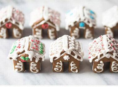 Làm bánh nhà gừng mini trang trí Giáng sinh