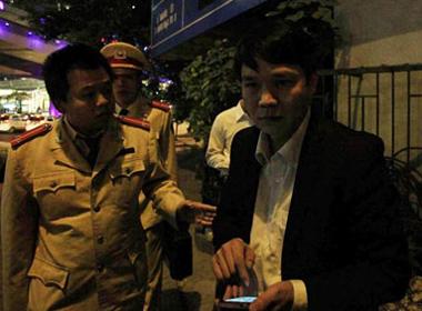 Bộ Nội vụ làm rõ vụ chuyên viên gây tai nạn, rút thẻ dọa CSGT