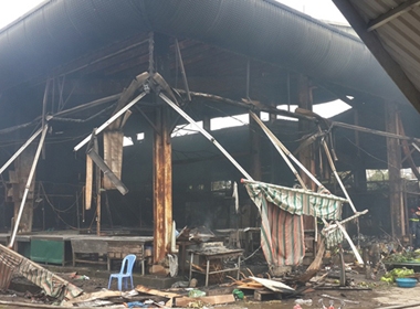 Cháy chợ Nhật Tân, thiệt hại hơn 2 tỷ đồng