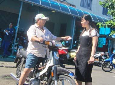 Vé tàu Tết Ất Mùi 2015: Nhà ga báo hết, 'cò' tung vé ra bán