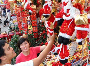 Hàng Việt đua sòng phẳng trong thị trường hàng Noel 