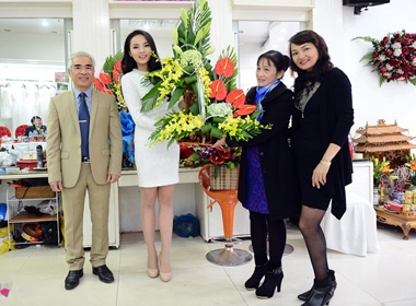Hoa hậu Kỳ Duyên được chào đón nồng nhiệt ở quê nhà