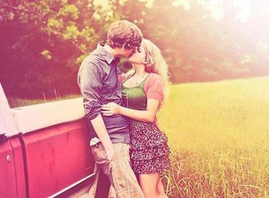 Lý do vì sao con gái hay yêu mù quáng