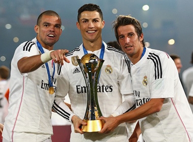 Ronaldo lần đầu cùng Real Madrid lên đỉnh thế giới