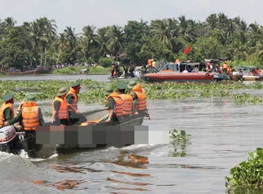 Hưng Yên: Thấy xác 2 nạn nhân của vụ chìm tàu trên sông Hồng