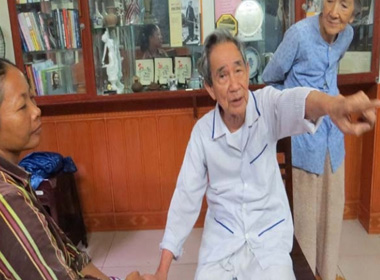 Cảm phục người thầy thuốc 91 tuổi vẫn hành hiệp trượng nghĩa 