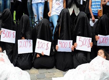Hàng trăm phụ nữ đã bị IS bắt làm nô lệ 'thể xác' hay trở thành món hàng để chúng rao bán