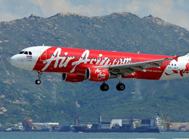 Thêm một máy bay của AirAsia gặp trục trặc phải quay lại sân bay