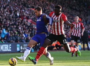 Hòa Southampton, Chelsea vô địch lượt đi