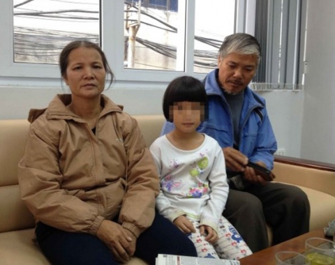 Vợ chồng ông Nguyễn Trường Chinh và con gái của tử tù Nguyễn Văn Chưởng.