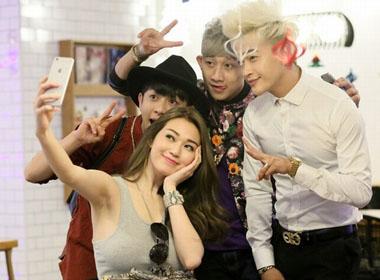 Nhóm HKT mặc sành điệu tháp tùng Khánh My mua sắm