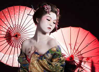 Những cách làm đẹp từ động vật 'dị' nhất thế giới