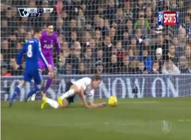 Chelsea mất oan 2 quả penalty 