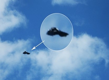 Một hình ảnh được cho là UFO trên bầu trời