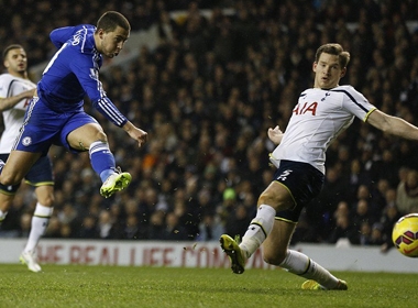 Tottenham hạ nhục Chelsea ngày đầu năm