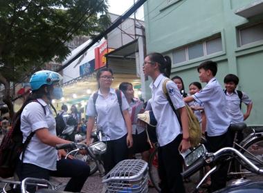 Dạy thêm học thêm bậc tiểu học: Vì lợi ích người lớn, không vì học trò