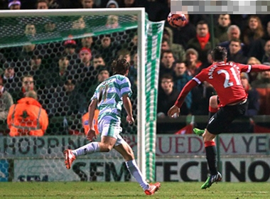 Yeovil Town 0-2 Man United: Nhọc nhằn đi tiếp