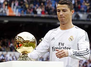 Ronaldo tiệm cận Quả bóng vàng FIFA thứ 3