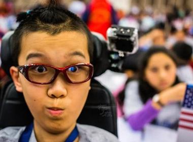 Cậu bé 11 tuổi liệt toàn thân giành HCV Toán học trẻ quốc tế