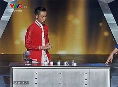 Thí sinh Vietnam's Got Talent uống nhầm axit trên sân khấu