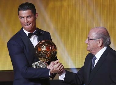 Khoảnh khắc Ronaldo nhận quả bóng vàng 2014