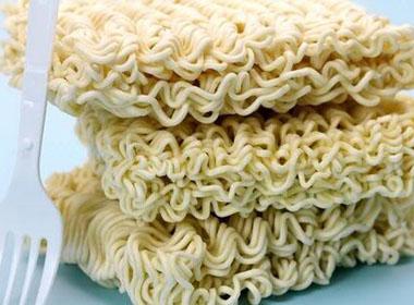 Sai lầm trong cách ăn khiến mỳ ăn liền càng nhiều tác hại