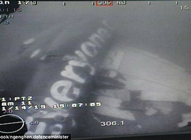 Định vị được phần thân máy bay QZ8501 dưới biển
