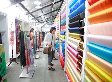 Những 'đặc sản' của chợ vải Sài Gòn cuối năm