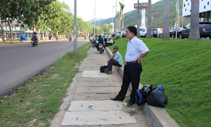 Quốc lộ 1D, đoạn trước kho Công ty Dược- Trang thiết bị y tế Bình Định, thuộc KV5, phường Quang Trung, nơi chị H. bị cướp