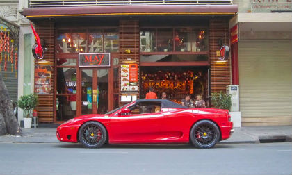 Siêu xe Ferrari F360 dạo phố Sài Gòn đầu năm