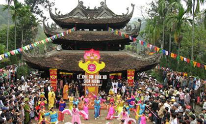 Hôm nay, khai hội Chùa Hương: Cảnh rải tiền lẻ giảm đáng kể