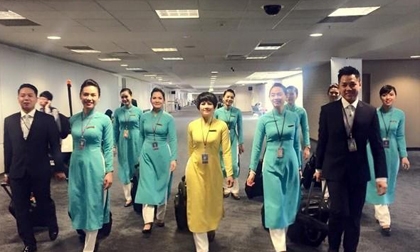Nhà thiết kế Việt mổ xẻ đồng phục mới của Vietnam Airlines