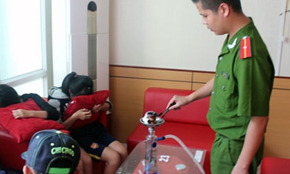 Bắt quả tang quán cà phê bán shisha cho học sinh lớp 6