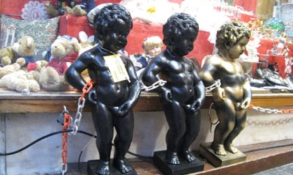 Giai thoại về bức tượng đồng cậu bé đứng tè ở Bỉ 