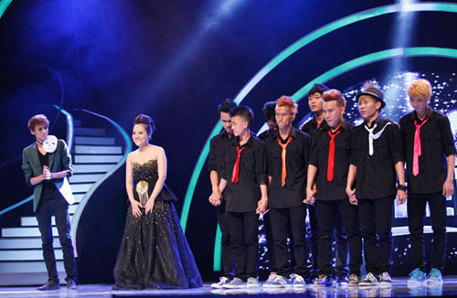  Công Đạt, Khánh Linh nắm tay nhau vào chung kết Got Talent